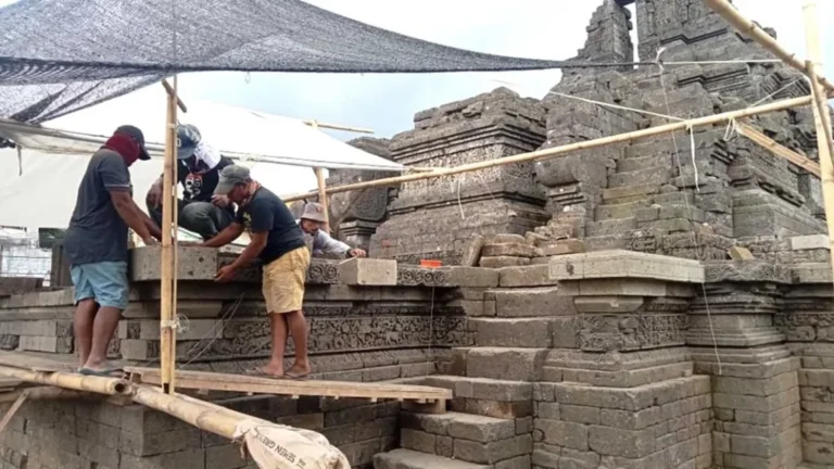 Candi-Jago-Dilakukan-Pemugaran-1024x576-1