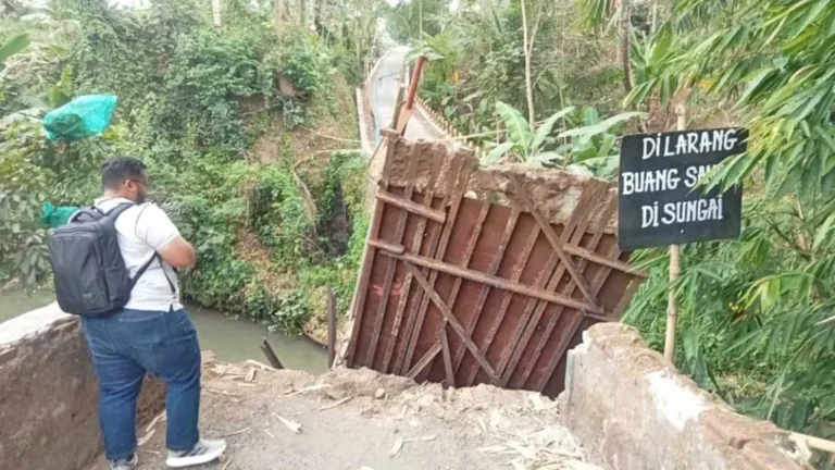 Jembatan-Ambrol-Desa-Wadung-Pakisaji-1024x576